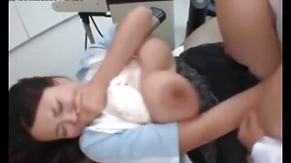 ჩუმად გამოიყურება ჩი ...